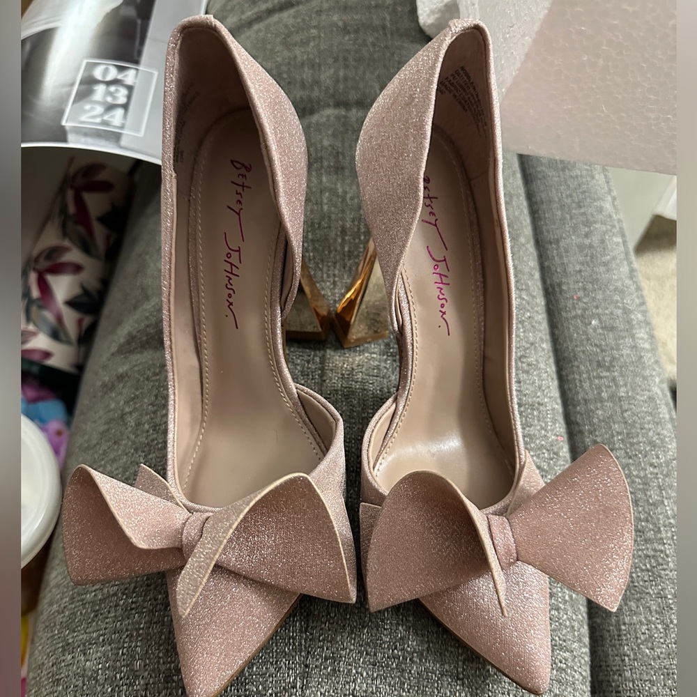 Betsey Johnson Women's Nobble Pump